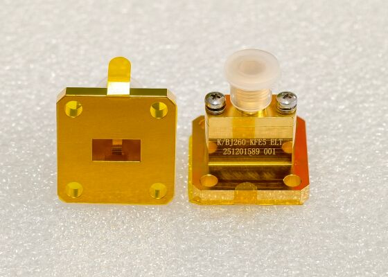 Водопровод к коаксиальному адаптеру с водопроводным портом WR90,WR75,WR60,WR51,WR42,WR34,WR28,WR22,WR19,WR15,WR12,WR10,WRD750,WRD650,WRD500,WRD180 от 6,5 ГГц до 145 ГГц